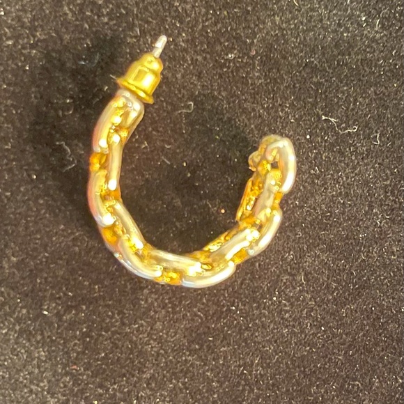 Gold loop earrings - Picture 2 of 3